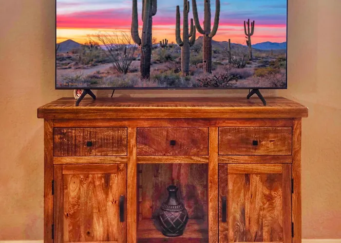 Spacious Desert Minutes To Phoenix Fun - Pet Friendly! Apartment