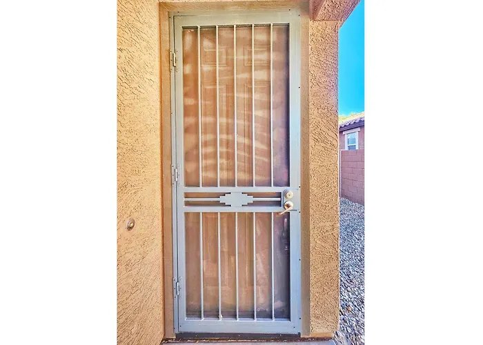 Apartment Spacious Desert Minutes To Phoenix Fun - Pet Friendly!